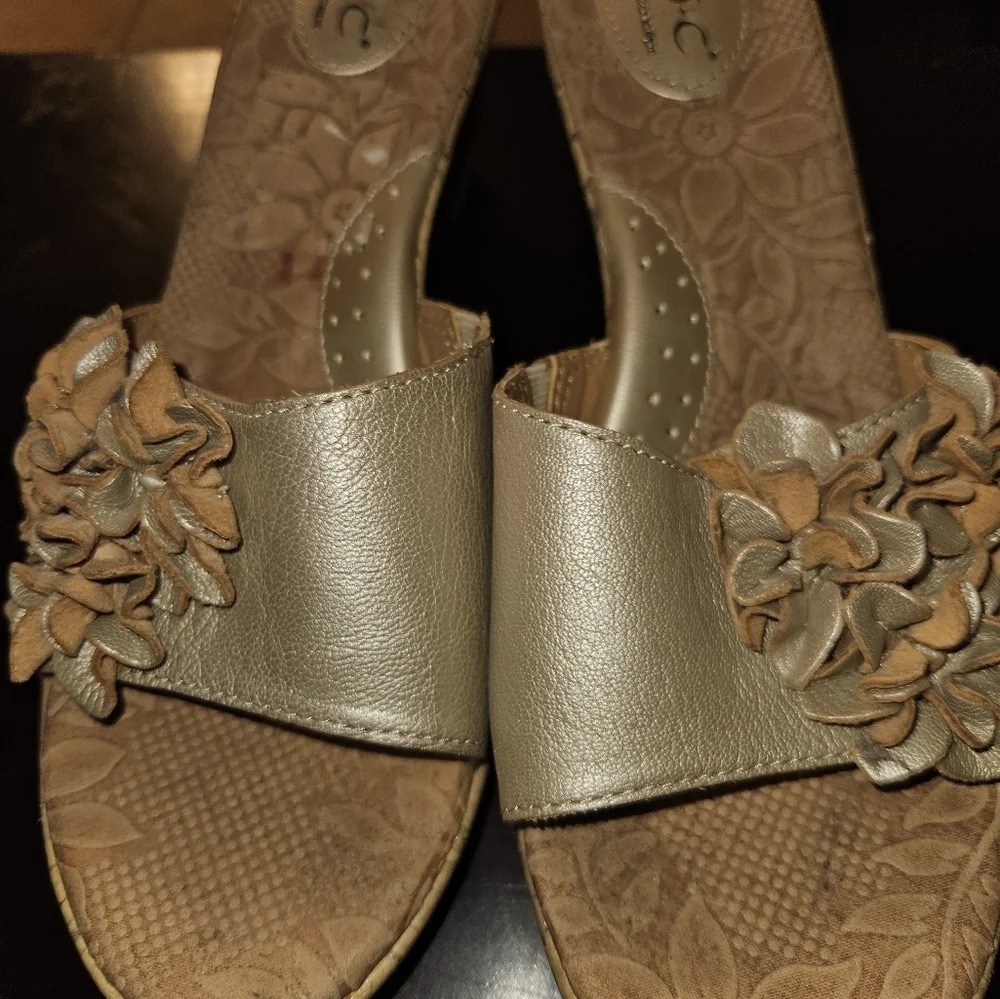 Born Concept Womans Wedge Sandal Size 11